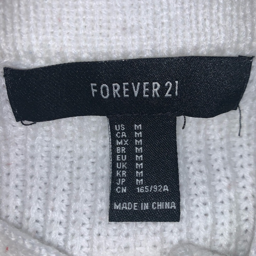 Forever 21 Gorgeous White Sweater Size Medium - Picture 3 of 3